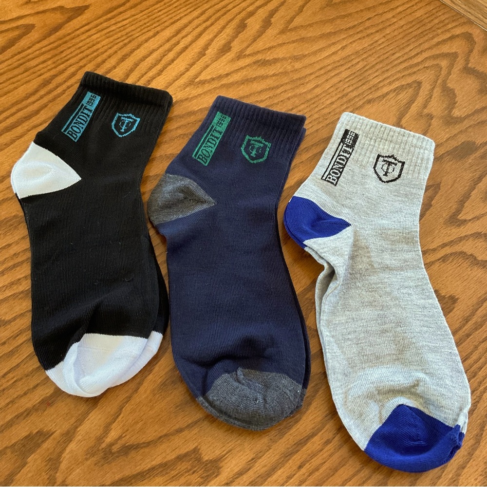 NWOT Men’s Cotton Crest Athletic Ankle Socks - One Sz (7-10)